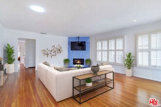 8404 Holy Cross Pl in Los Angeles, CA - Building Photo - Building Photo