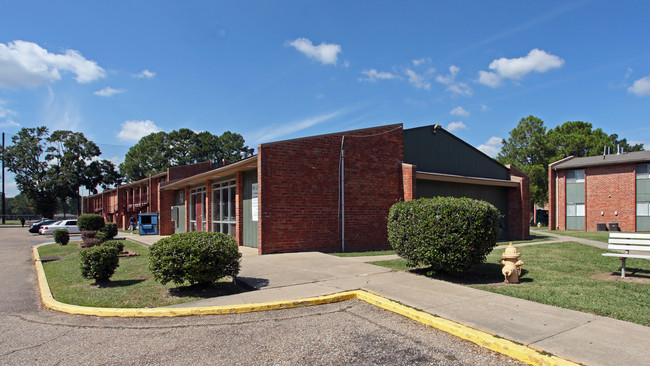 Holy Family Apartments in Lafayette, LA - Foto de edificio - Building Photo