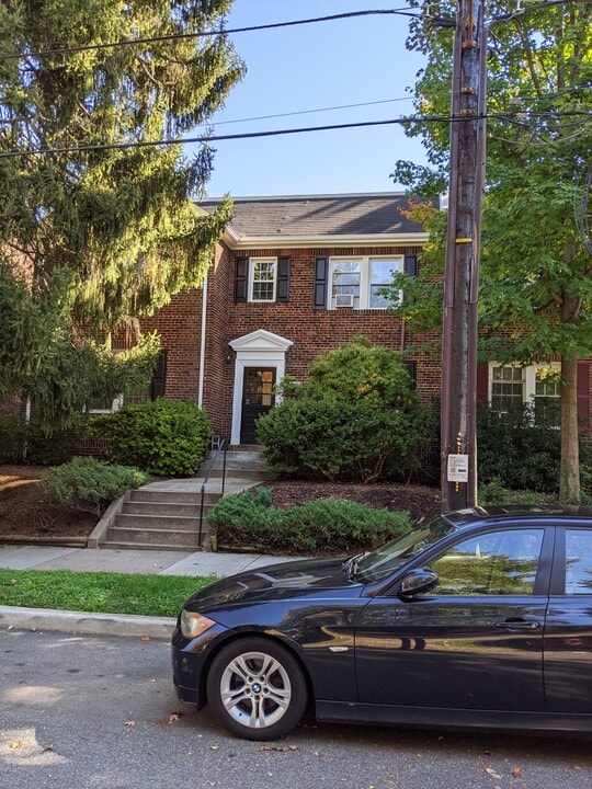 2443 40th St NW, Unit 2 in Washington, DC - Building Photo