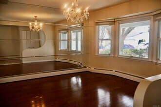 14 Dock Ln in Port Washington, NY - Foto de edificio - Building Photo