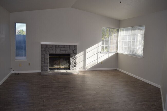 593 Oakborough Ave in Roseville, CA - Building Photo - Building Photo