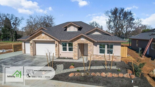 2836 River Dr in Redding, CA - Building Photo - Building Photo
