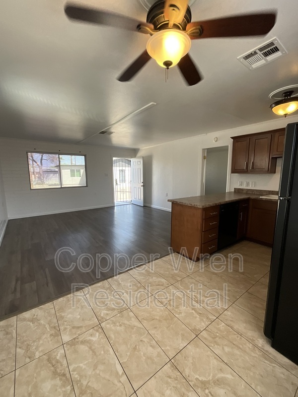 property at 2416 W Coolidge St