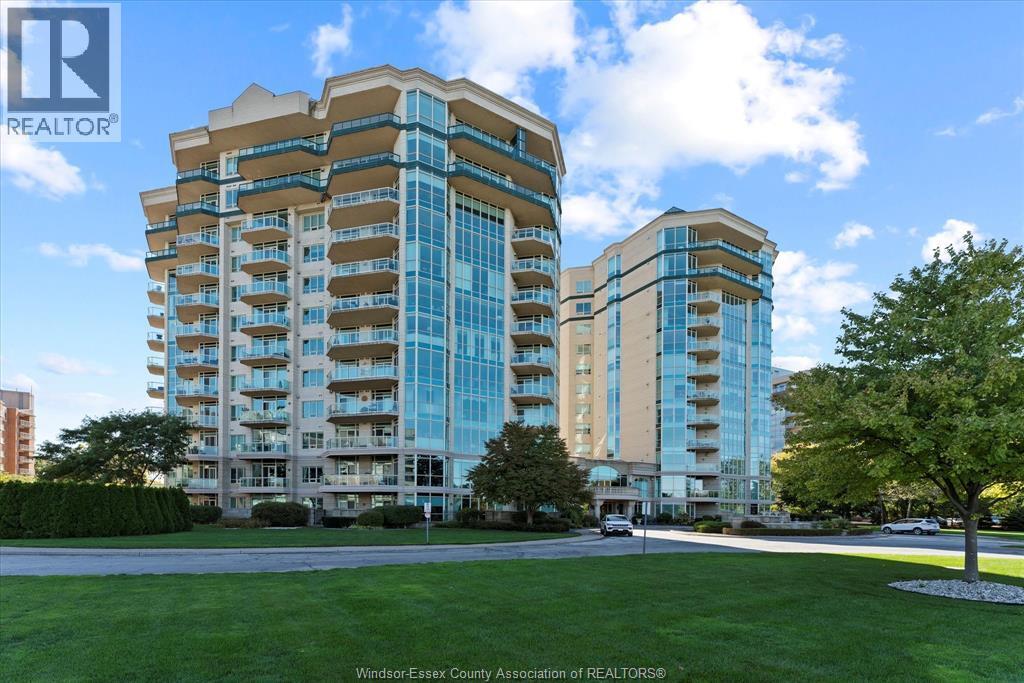 5055 Riverside Dr E in Windsor, ON - Building Photo