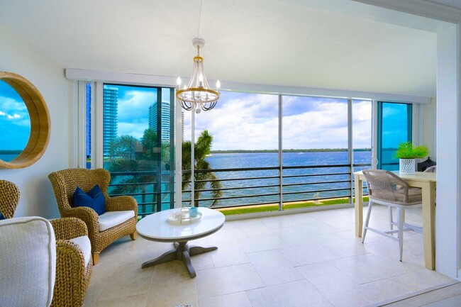 44 Yacht Club Dr in North Palm Beach, FL - Foto de edificio - Building Photo