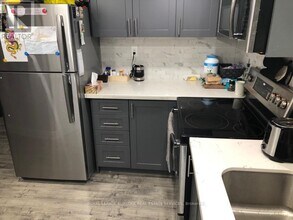 15 Michael Ave in Hamilton, ON - Building Photo - Building Photo