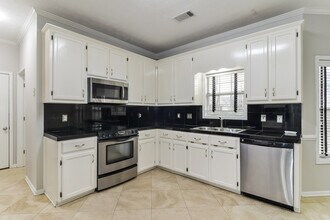 1303 Dorchester Dr in Prattville, AL - Foto de edificio - Building Photo