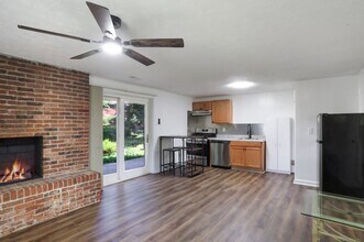 3675 Charles Dr-Unit -Unit B in East Point, GA - Building Photo - Building Photo
