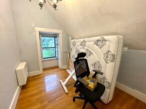 139 Hillside St, Unit A in Boston, MA - Foto de edificio - Building Photo