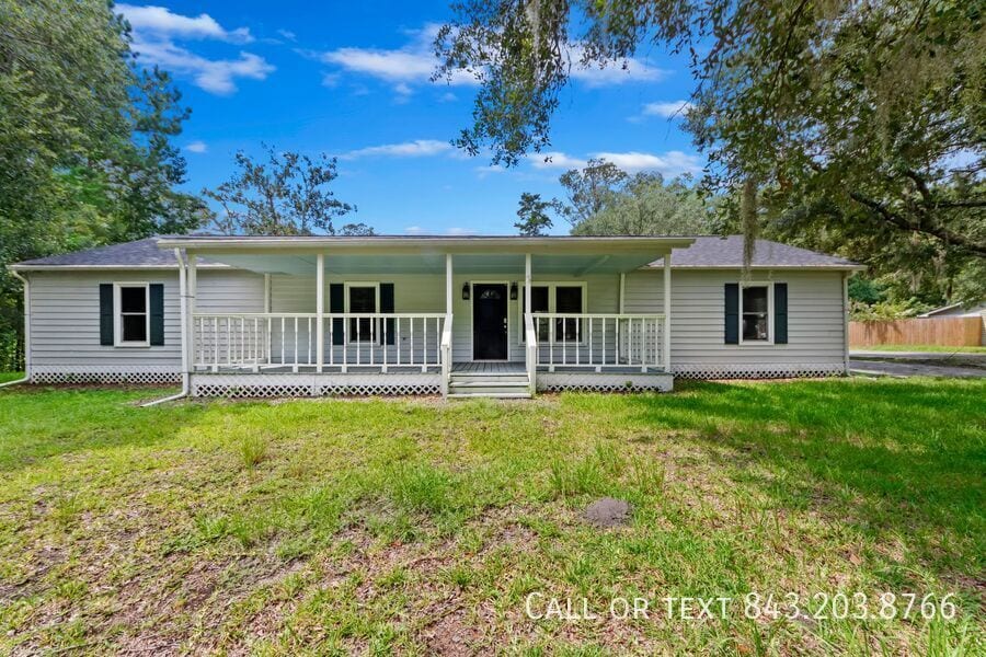 1966 Suzanne St in Johns Island, SC - Building Photo