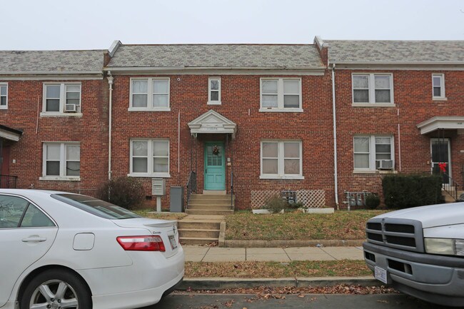 1404 Holbrook St NE in Washington, DC - Foto de edificio - Building Photo