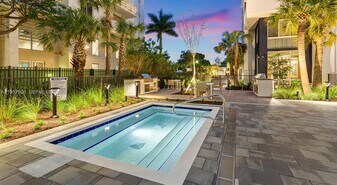 740 N Dixie Hwy in West Palm Beach, FL - Building Photo