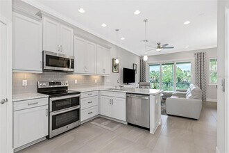 4111 Rocky Shores Dr in Tampa, FL - Building Photo - Building Photo