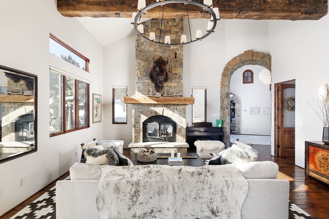 1960 Juniper Hill Rd in Aspen, CO - Building Photo