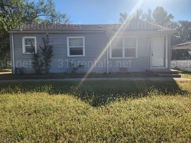 property at 2420 N Green St