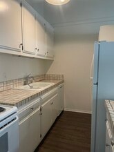 631 S Prospect Ave, Unit 203 in Redondo Beach, CA - Foto de edificio - Building Photo