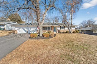 5736 Pembroke Dr in Fitchburg, WI - Building Photo