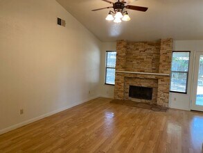 2042 Hastings Dr in Los Banos, CA - Building Photo - Building Photo