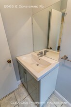 2965 E Derbyshire Rd in Cleveland Heights, OH - Building Photo - Building Photo