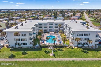 1926 Ocean Shore Blvd in Ormond Beach, FL - Building Photo - Building Photo