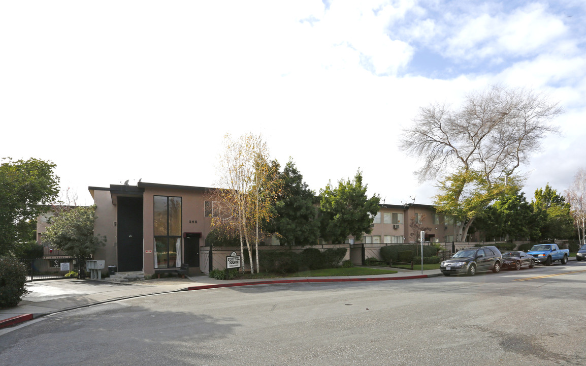 Foothill Manor Apartments in San Jose, CA - Building Photo