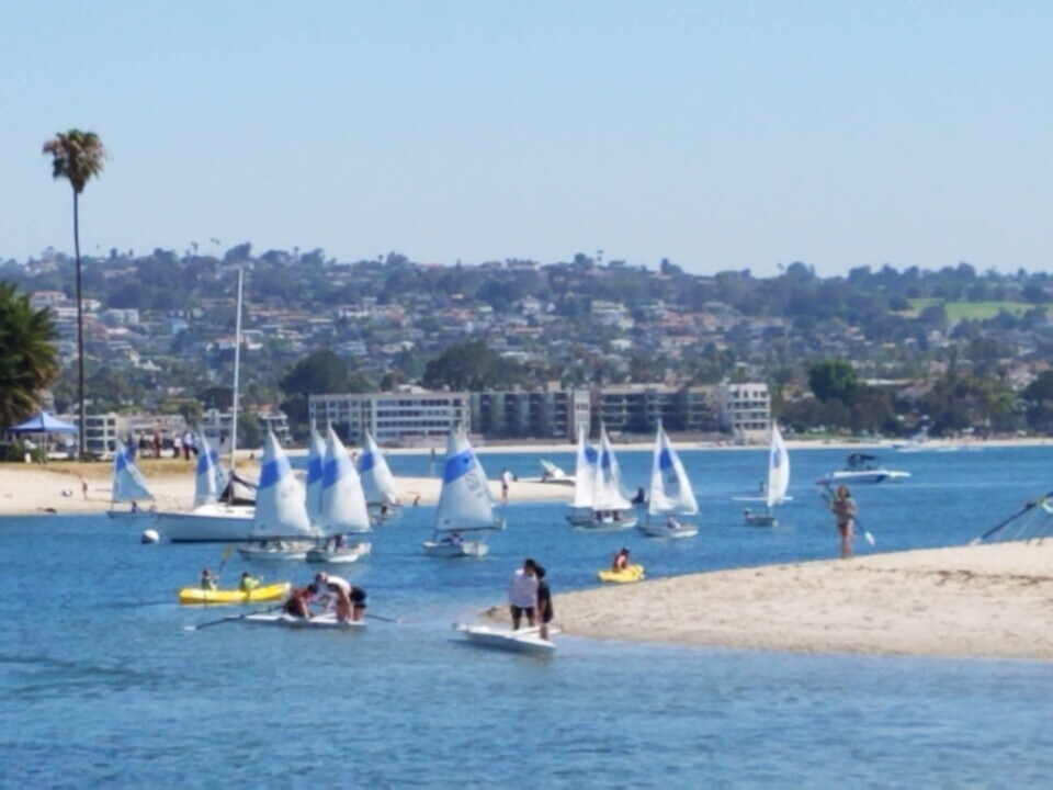 828 Island Ct, Unit Bigbeachstudio in San Diego, CA - Foto de edificio