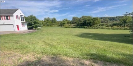 6818 E Seneca Turnpike in Jamesville, NY - Building Photo - Building Photo