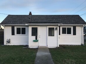 1002 Naval Ave in Bremerton, WA - Building Photo - Building Photo