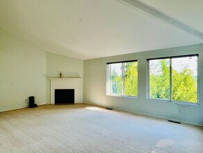 9709 NE 139th St in Kirkland, WA - Building Photo - Building Photo