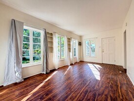 251-251 1/2 N Ivy Ave in Monrovia, CA - Building Photo