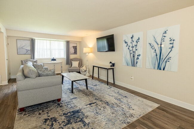 Deer Park Apartments in Randallstown, MD - Building Photo - Building Photo