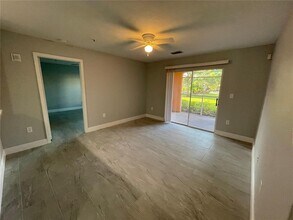 5483 Vineland Rd in Orlando, FL - Building Photo - Building Photo