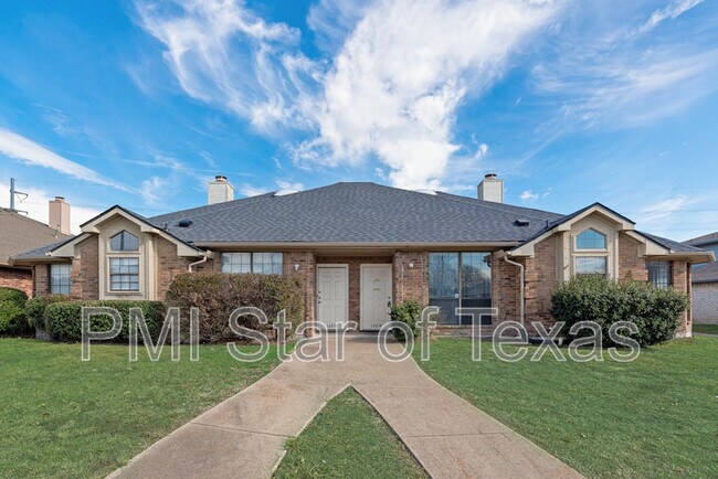 13214 Fall Manor Dr in Dallas, TX - Building Photo - Building Photo