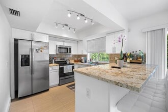 811 Capri St in Coral Gables, FL - Building Photo - Building Photo