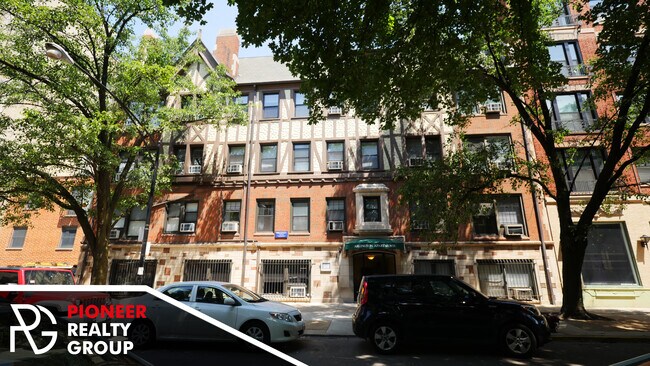 556 W Arlington Pl, Unit 012
