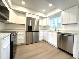 401-405 Westbourne St in San Diego, CA - Building Photo