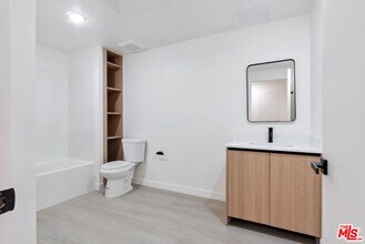 1124 Normandie Ave in Los Angeles, CA - Building Photo - Building Photo