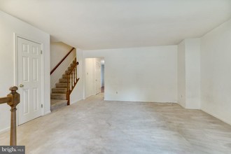 7608 Southern Oak Dr in Springfield, VA - Building Photo - Building Photo