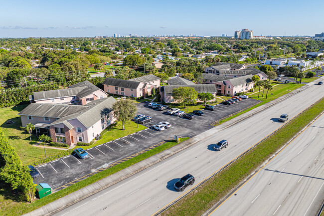 Gardenway Condominiums in Palm Beach Gardens, FL - Building Photo - Building Photo