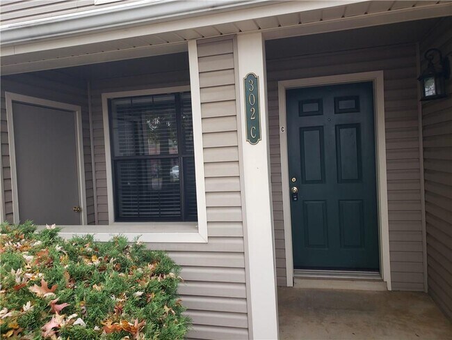 302 Fairway Cir in Springdale, AR - Building Photo - Building Photo