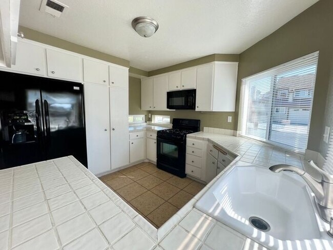 4484 Goldfinch Way in Oceanside, CA - Building Photo - Building Photo