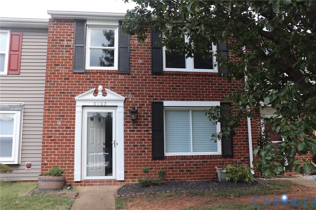 8102 Clovertree Ct in Richmond, VA - Building Photo