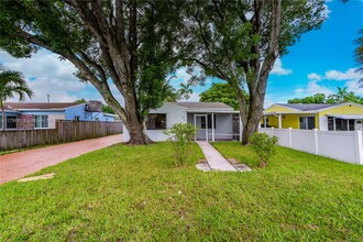 2531 Sherman St in Hollywood, FL - Foto de edificio - Building Photo