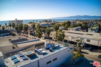 46 Rose Ave in Los Angeles, CA - Foto de edificio - Building Photo