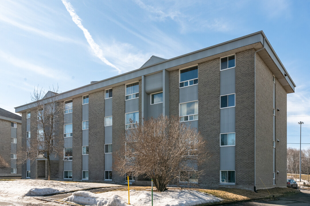 4334 Du Rapide St in Lévis, QC - Building Photo