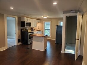 85 Spring St, Unit Upper in Brockport, NY - Foto de edificio - Building Photo