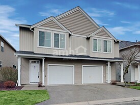 1628 NE 10th Pl in Canby, OR - Building Photo