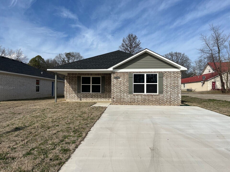 1903 Dechard St in Van Buren, AR - Building Photo