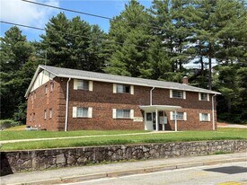 92 Dean Ave in Smithfield, RI - Building Photo