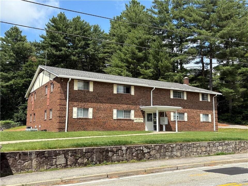 92 Dean Ave in Smithfield, RI - Foto de edificio